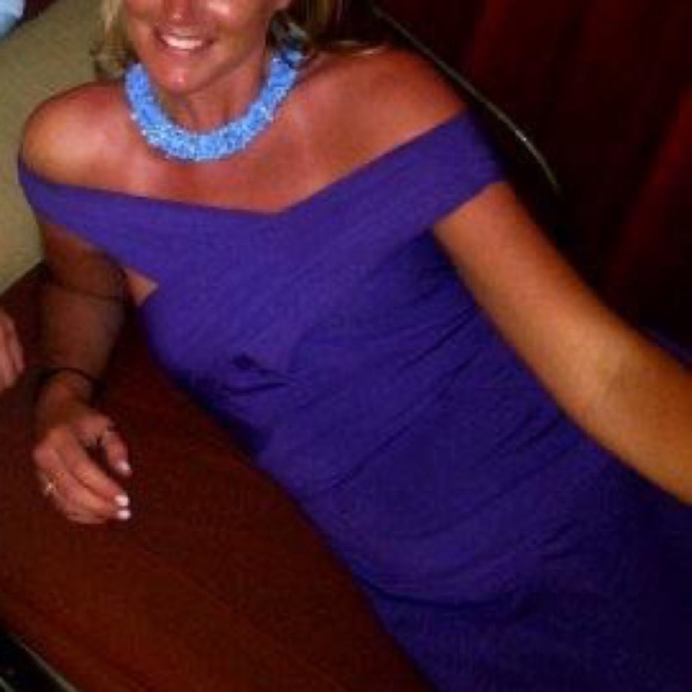 BCBG Maxi Gown structured by strategic stitching